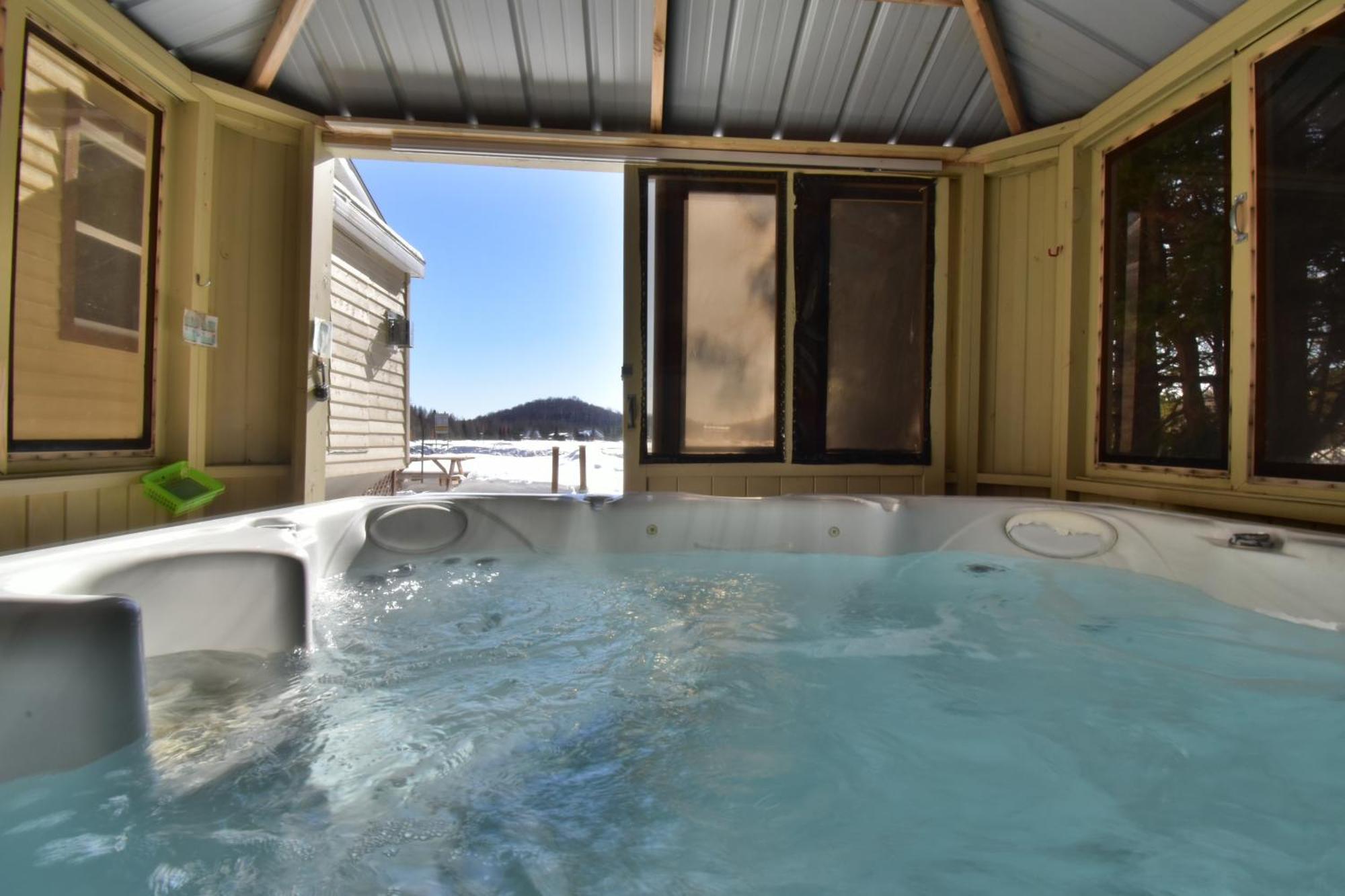 Emme Chalets Sainte-Lucie-de-Doncaster Esterno foto