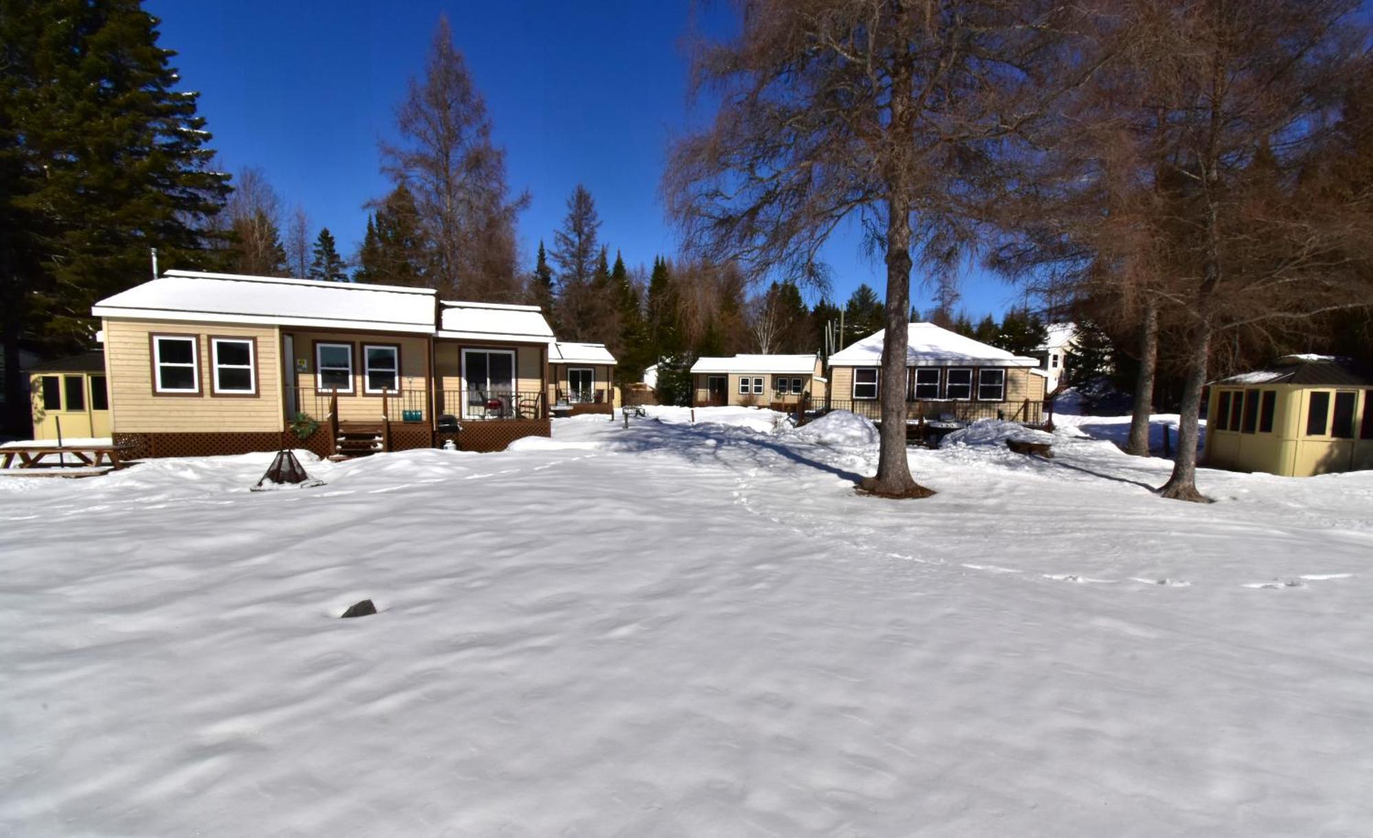 Emme Chalets Sainte-Lucie-de-Doncaster Esterno foto