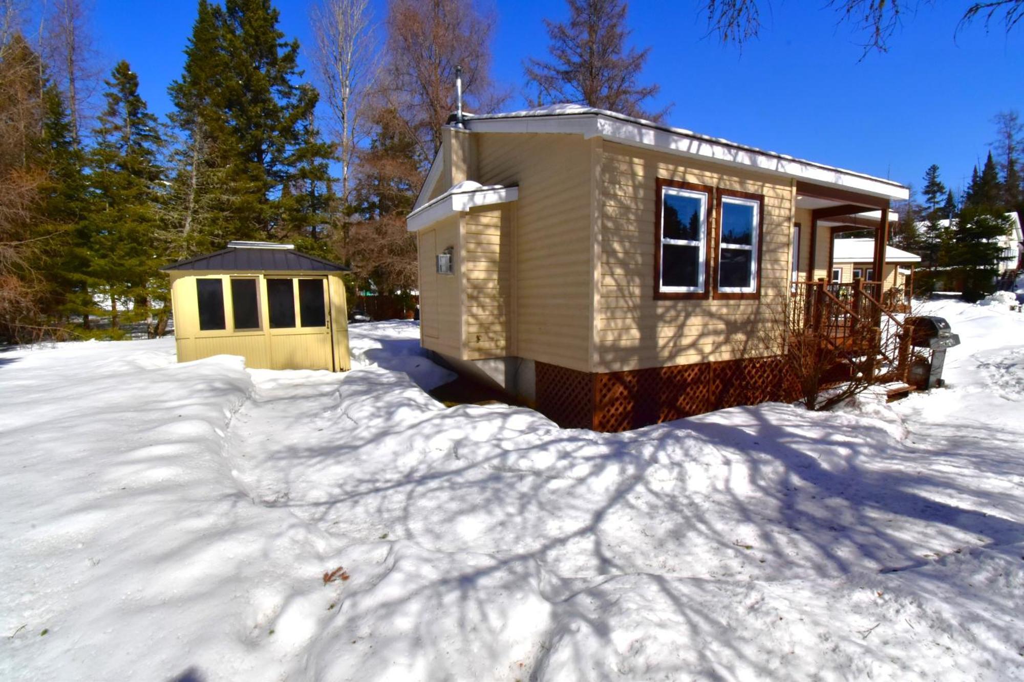 Emme Chalets Sainte-Lucie-de-Doncaster Esterno foto