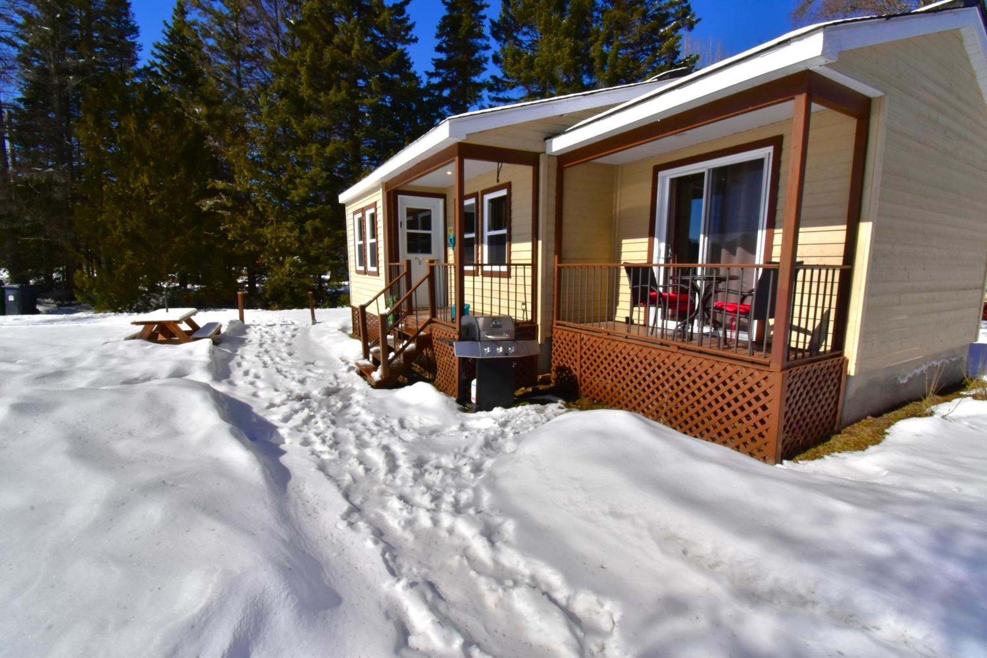 Emme Chalets Sainte-Lucie-de-Doncaster Esterno foto