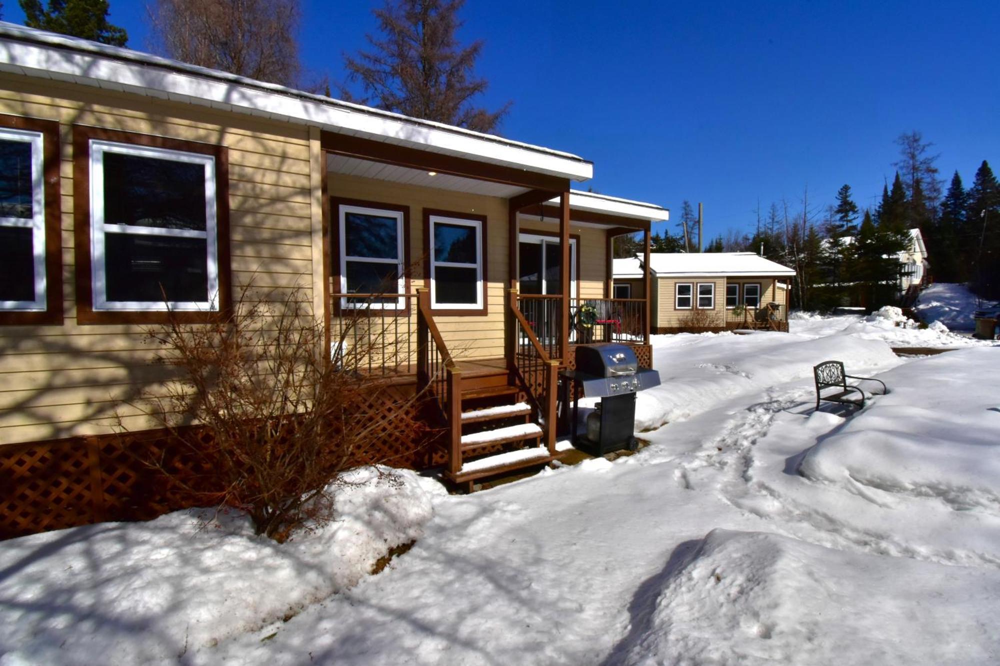 Emme Chalets Sainte-Lucie-de-Doncaster Esterno foto
