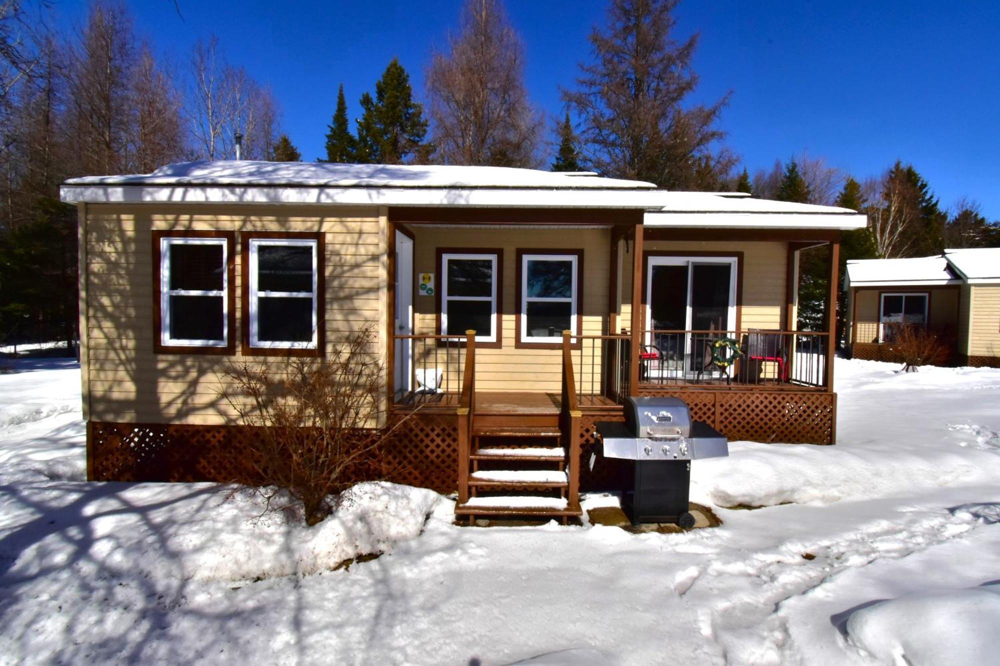 Emme Chalets Sainte-Lucie-de-Doncaster Esterno foto