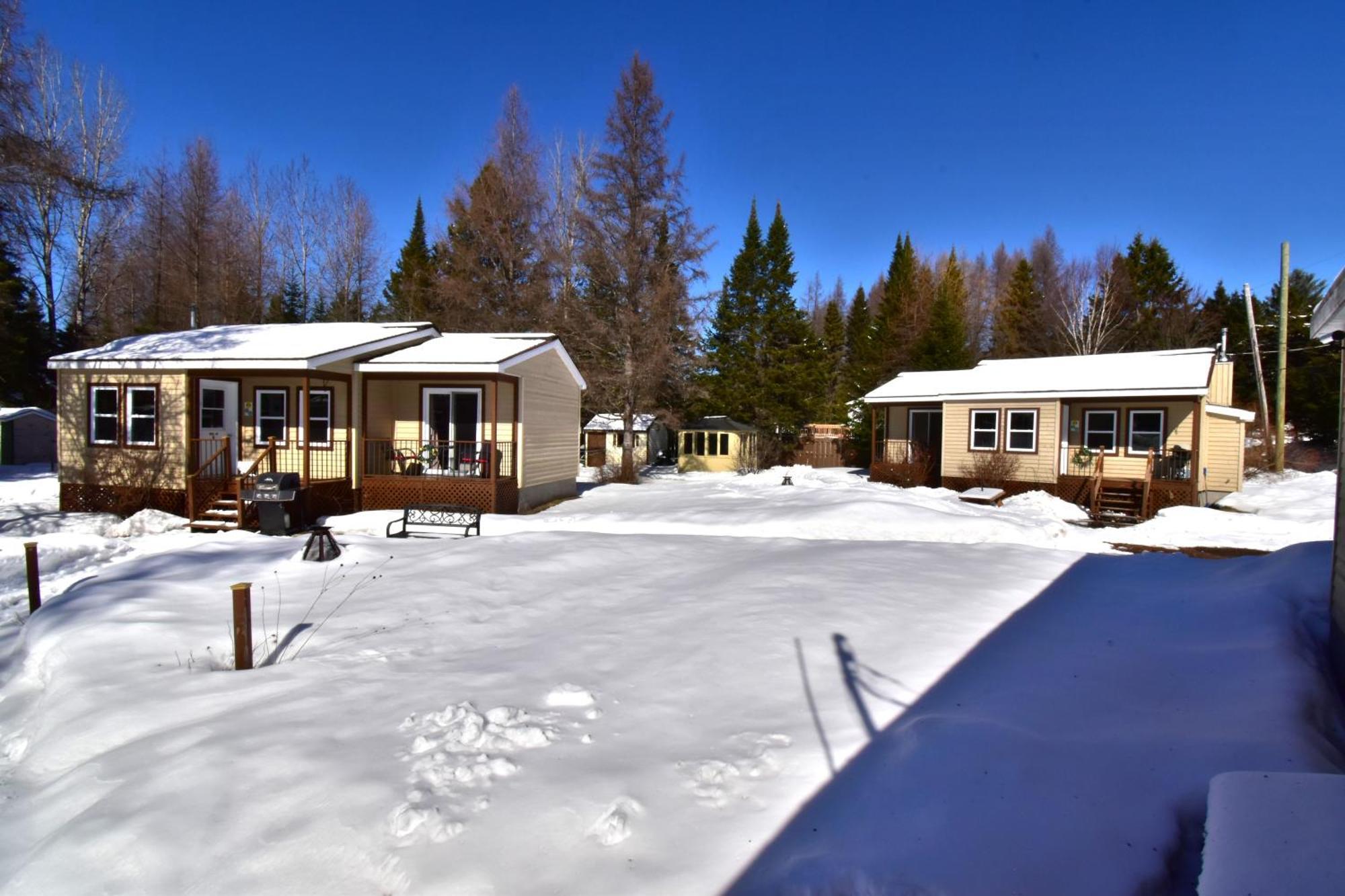 Emme Chalets Sainte-Lucie-de-Doncaster Esterno foto