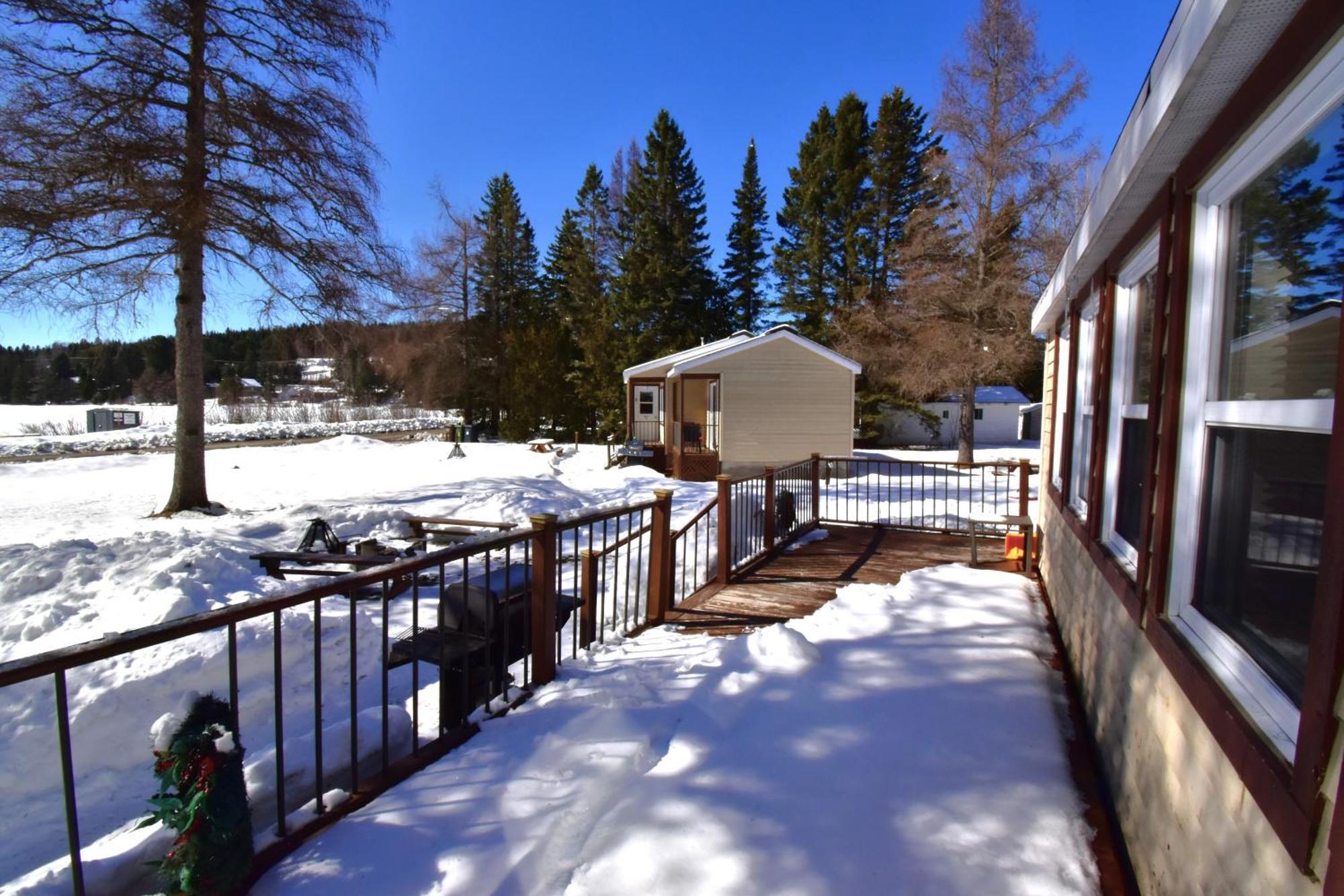 Emme Chalets Sainte-Lucie-de-Doncaster Esterno foto
