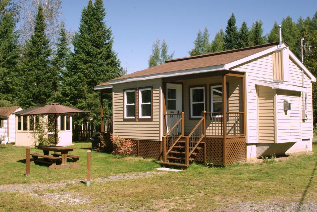 Emme Chalets Sainte-Lucie-de-Doncaster Camera foto